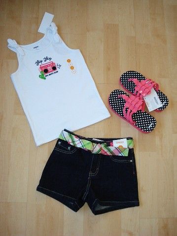 Up for auction is a great NWT 3 pc. Set of Gymboree’s popular Palm 