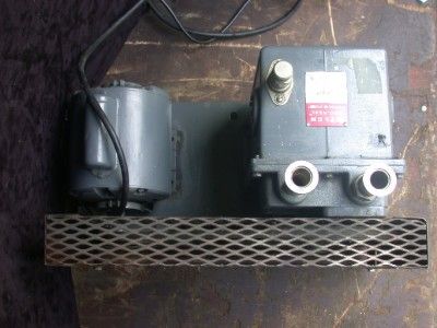 WELCH 1402 DUO SEAL VACUUM PUMP  