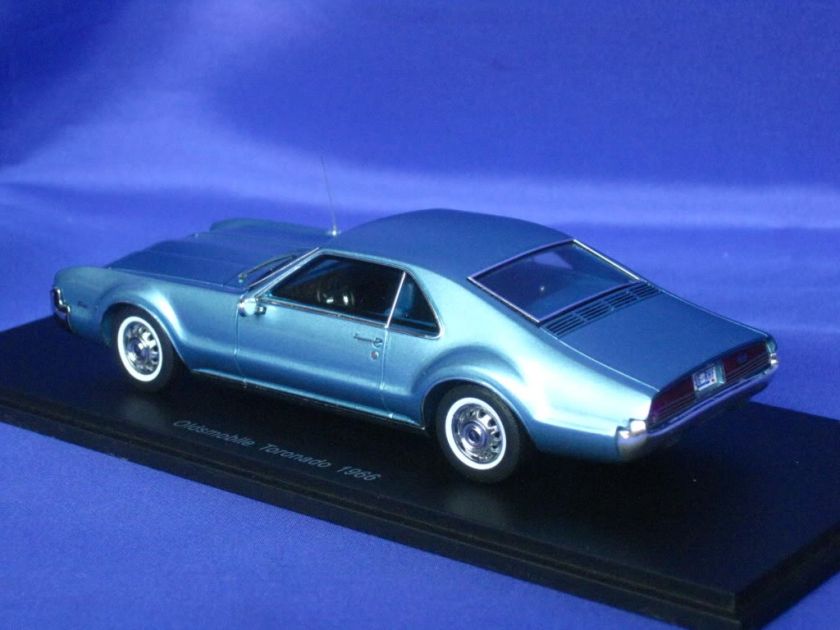 OLDSMOBILE TORONADO 1966 SPARK S2951 143 NEW METALLIC BLUE  