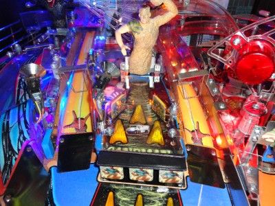 SPIDERMAN PINBALL MACHINE BY STERN   HOME USED ONLY WITH TONS OF MODS 