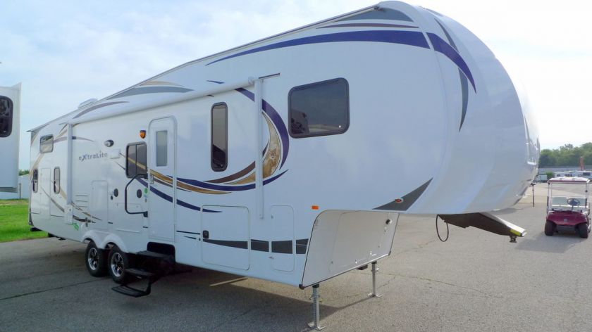  Wildcat 293REX Triple slide Fifth wheel w/ Outside Kitchen RV SHOW 