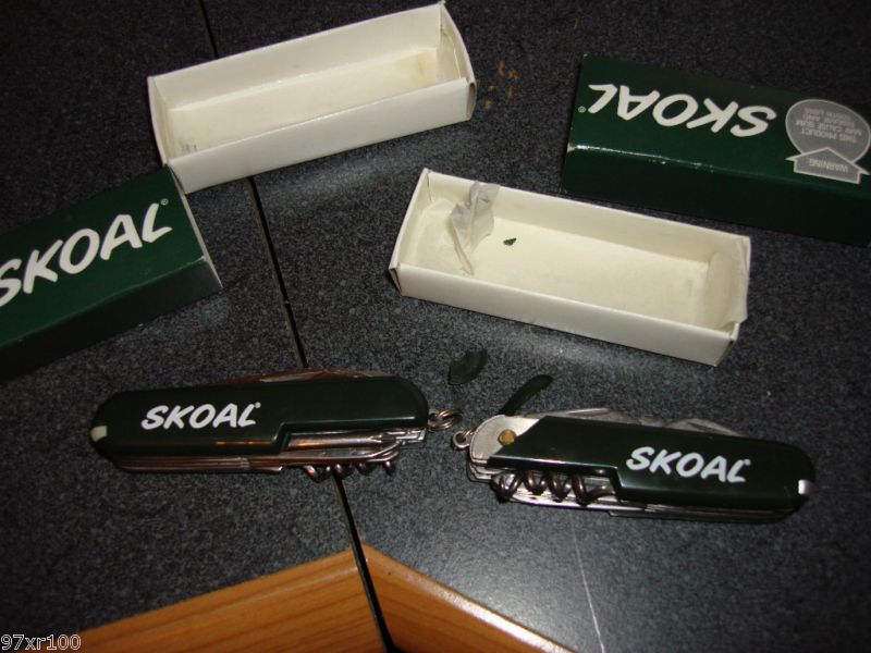 SKOAL SWISS ARMY KNIVES BRAND NEW BUT HAVE CRACKS  