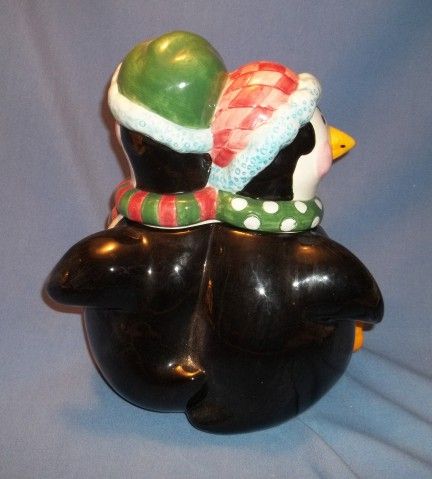 PENGUIN FAMILY HOLIDAY COOKIE JAR. MARKED  MERCURIES CUTE JAR 