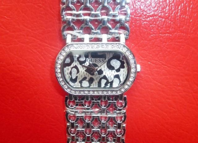 Beautiful Captivating Silvery Wrist fashion Watch  