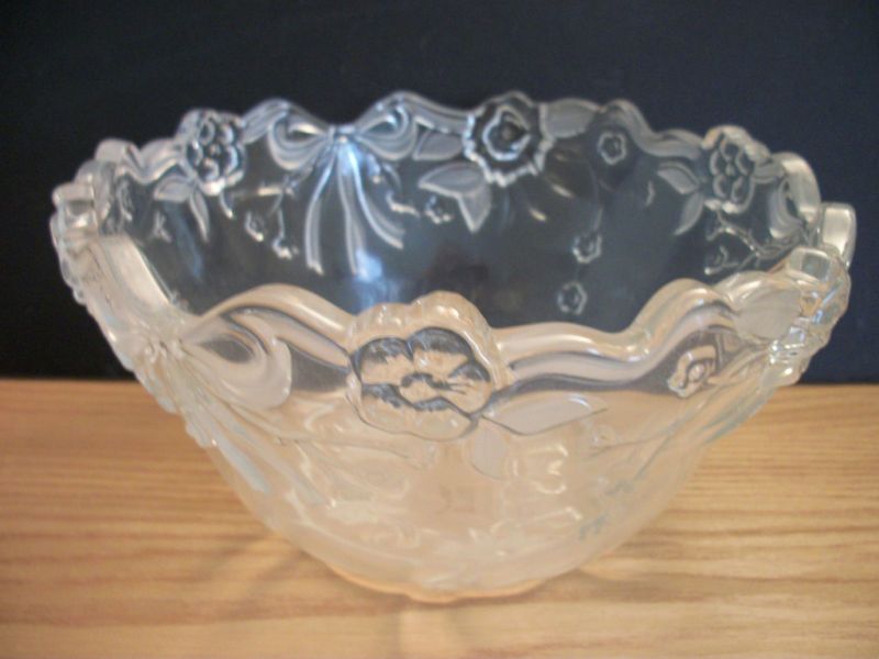 MIKASA Walther Crystal Ribbon & Roses Scalloped Bowl  