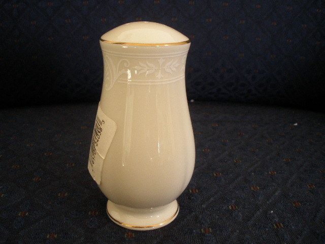 NWT Lenox COURTYARD GOLD Pepper Shaker  