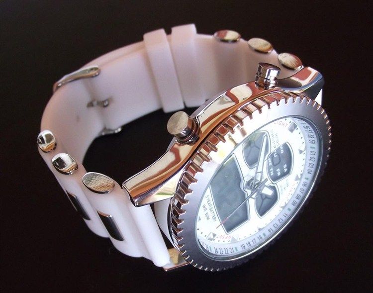 Reloj Grande de Ultima Moda para Hombres B 113. Grande Plata y Blanco 