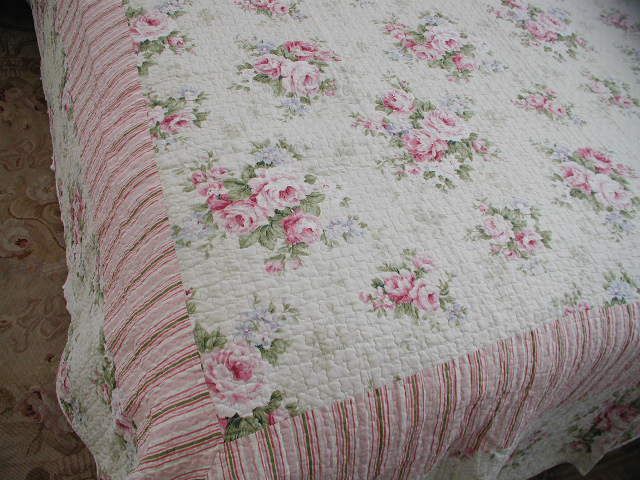 Cottage Chic Pink Large Shabby Cabbage Roses on Cream Quilt F/Q 88x92 