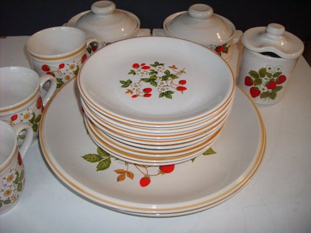 JAPAN DINNERWARE STONEWARE COLLECTION 16 PC SET *MINT*  